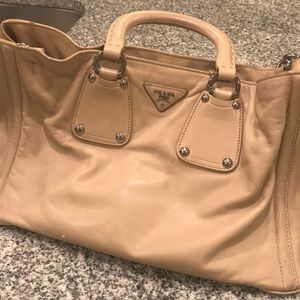 💯 Authentic Prada Leather Bag W/ Strap